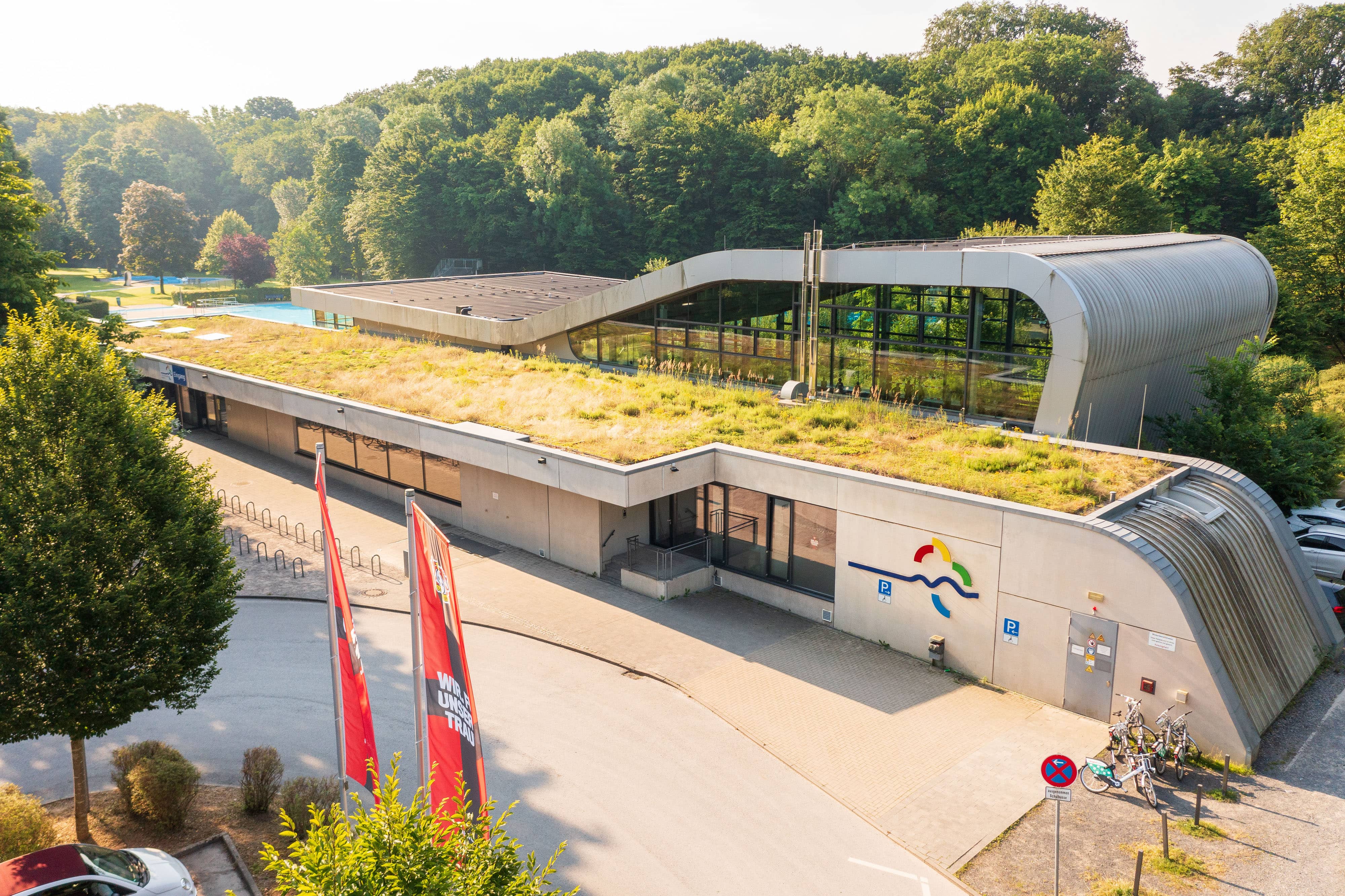 Tausch von defekten Scheiben im Hallenbad Wiembachtal Tausch von defekten Scheiben im Hallenbad Wiembachtal