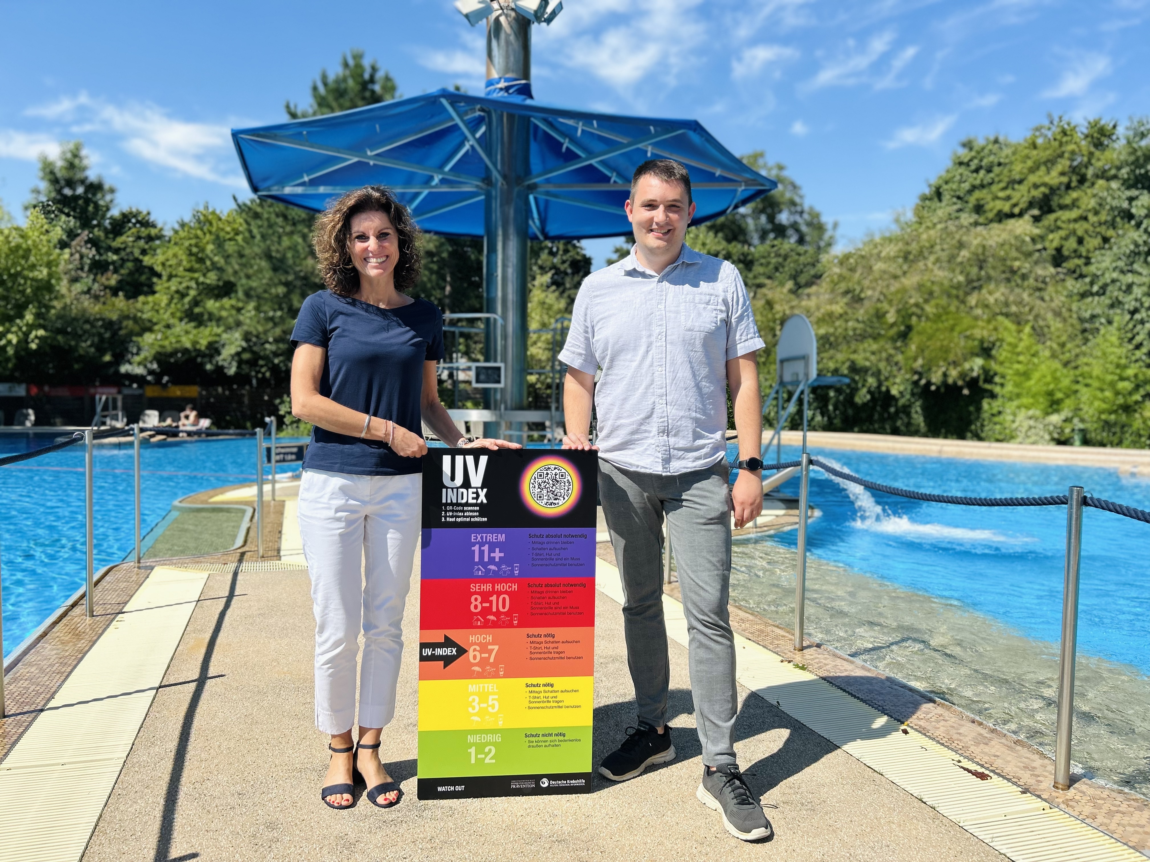 Gemeinsam für mehr Hautschutz: UV-Index-Stehle in Leverkusener Bäder klären auf Gemeinsam für mehr Hautschutz: UV-Index-Stehle in Leverkusener Bäder klären auf
